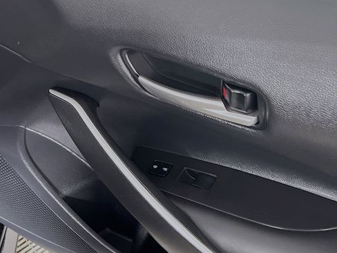 Used 2025 Toyota Corolla SE image 32