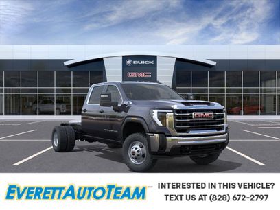 New 2025 GMC Sierra 3500 Pro w/ Convenience Package