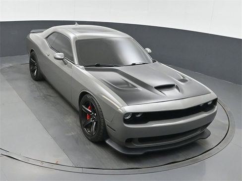 Used 2018 Dodge Challenger SRT Hellcat image 37
