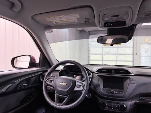 Used 2023 Chevrolet TrailBlazer LT FWD image 22