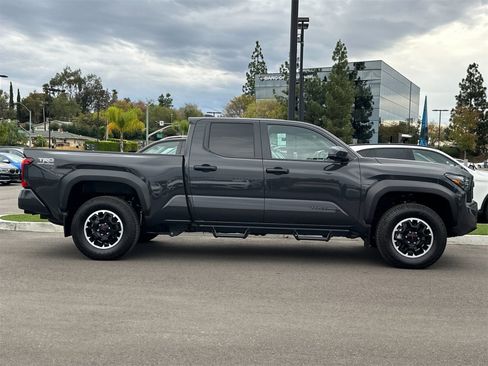 Used 2024 Toyota Tacoma TRD Off-Road image 2