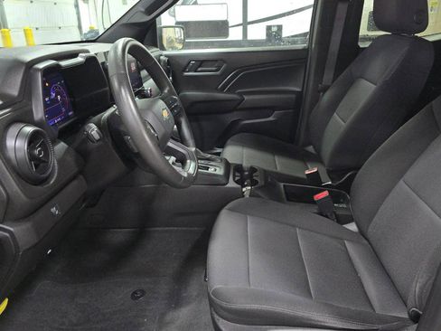 Used 2024 Chevrolet Colorado W/T image 9