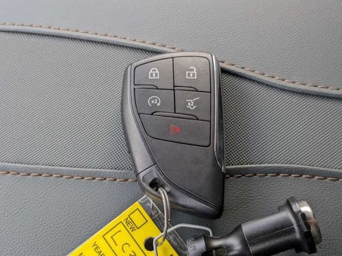 Used 2025 GMC Acadia AT4 AWD/4WD image 32