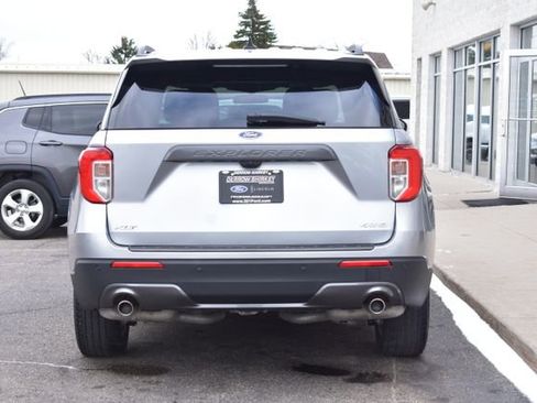 Used 2022 Ford Explorer XLT w/ Equipment Group 202A image 9