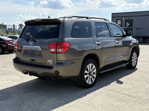Used 2017 Toyota Sequoia Limited w/ Safety & Convenience Package AWD/4WD image 4