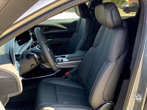 New 2025 Cadillac Lyriq Luxury image 12