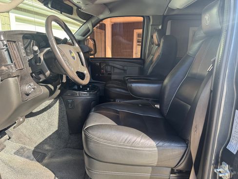 Used 2019 Chevrolet Express 2500 RWD 2500 155 image 11