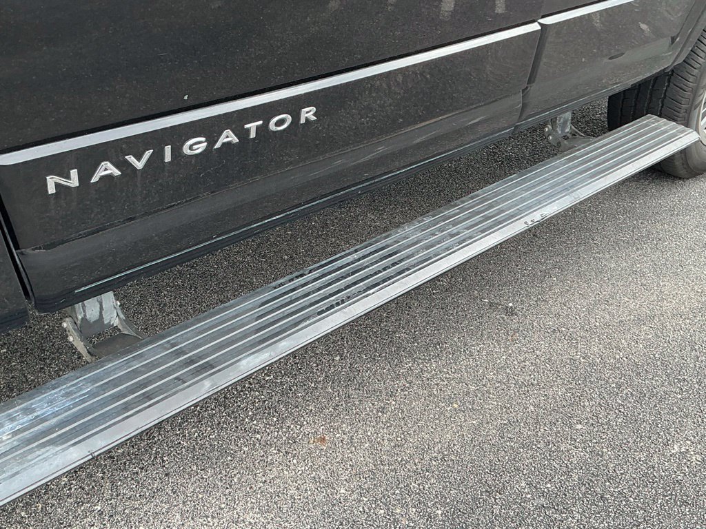 Used 2017 Lincoln Navigator Select AWD/4WD image 10