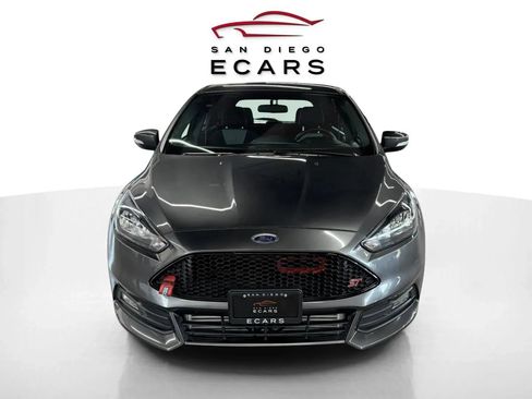 Used 2018 Ford Focus ST image 2