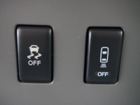 Used 2013 Nissan Frontier SV w/ SV Value Truck Pkg RWD image 17
