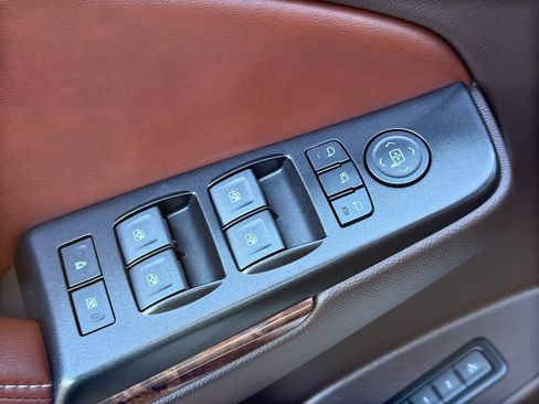 Used 2018 Chevrolet Tahoe Premier image 12