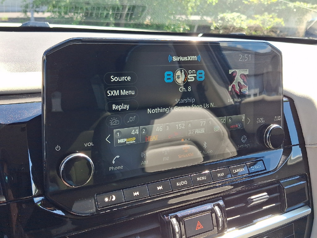 Used 2023 Nissan Pathfinder SL AWD/4WD image 4