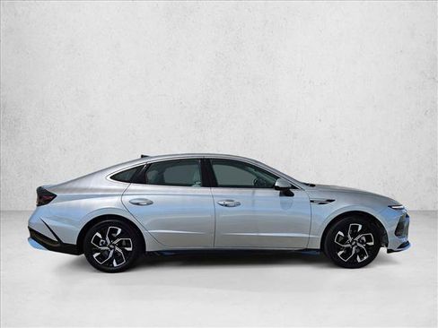Used 2025 Hyundai Sonata SEL FWD image 4