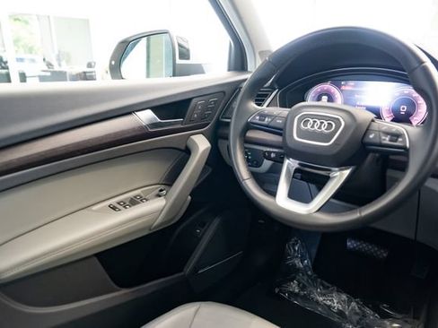 Used 2023 Audi Q5 2.0T Premium Plus w/ Premium Plus Package AWD/4WD image 11