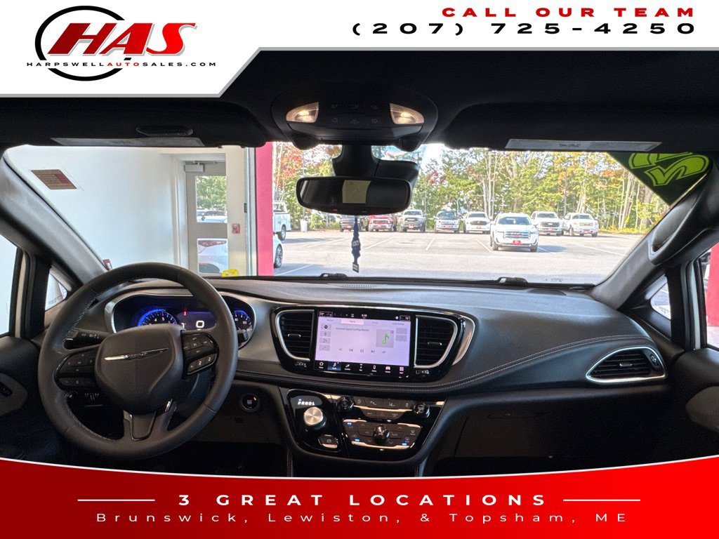 Used 2025 Chrysler Pacifica Limited FWD image 14