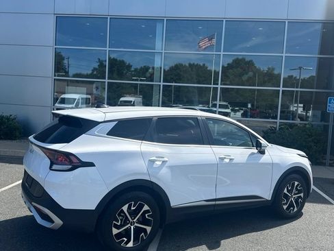 Used 2024 Kia Sportage EX FWD image 3