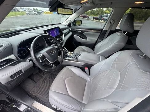 Used 2023 Toyota Highlander Platinum AWD/4WD image 18