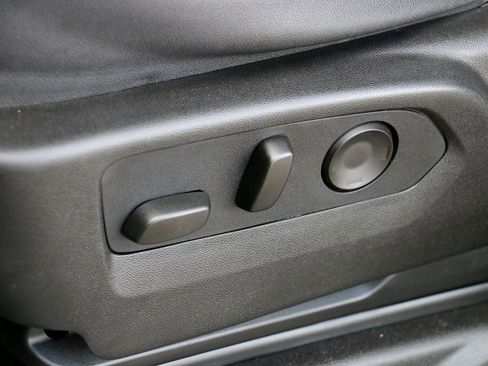 Used 2024 GMC Yukon SLT image 25