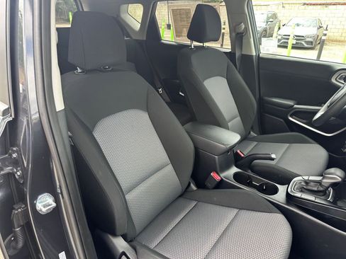 Used 2025 Kia Soul LX w/ LX Technology Package FWD image 34