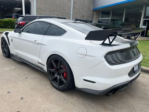 Used 2020 Ford Mustang Shelby GT500 w/ Carbon Fiber Track Pack RWD image 4