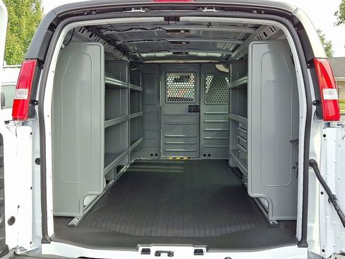 New 2025 Chevrolet Express 3500 w/ Driver Convenience Package image 8