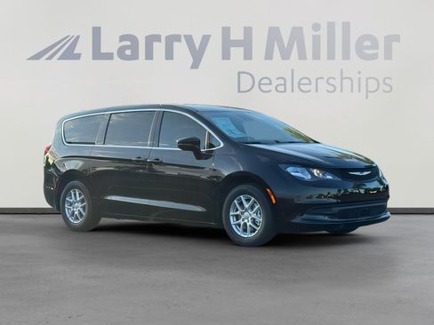 New 2026 Chrysler Voyager LX image 8