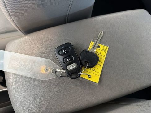 Used 2017 Hyundai Elantra SE image 28