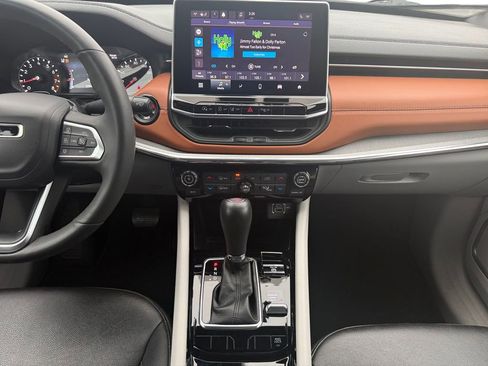 Used 2024 Jeep Compass Limited image 11