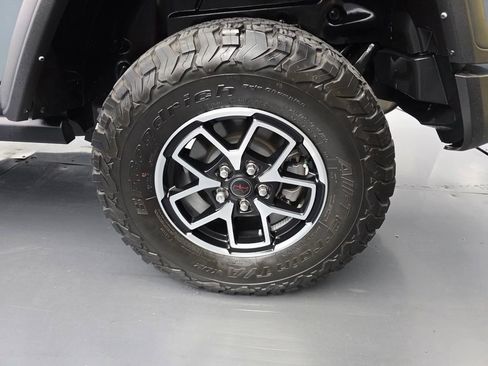 Used 2024 Jeep Wrangler Unlimited Rubicon w/ Technology Group AWD/4WD image 16