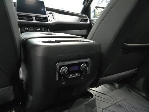 Used 2024 Chevrolet Tahoe Z71 w/ Luxury Package image 13