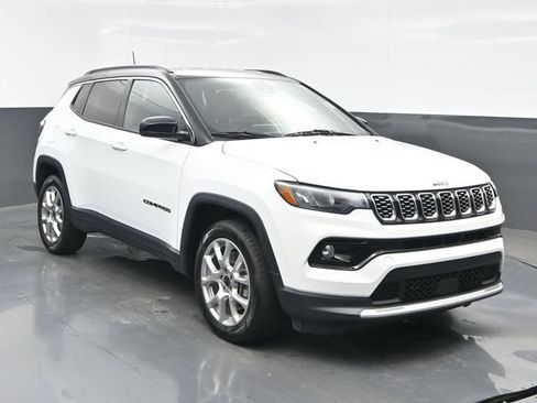 Used 2025 Jeep Compass Limited AWD/4WD image 8