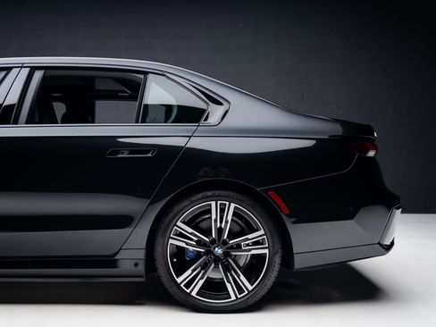 Used 2023 BMW i7 xDrive60 w/ Executive Package 2 image 20