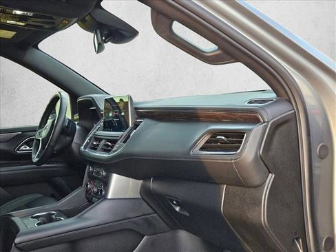 Used 2024 Chevrolet Suburban Z71 w/ Luxury Package image 25