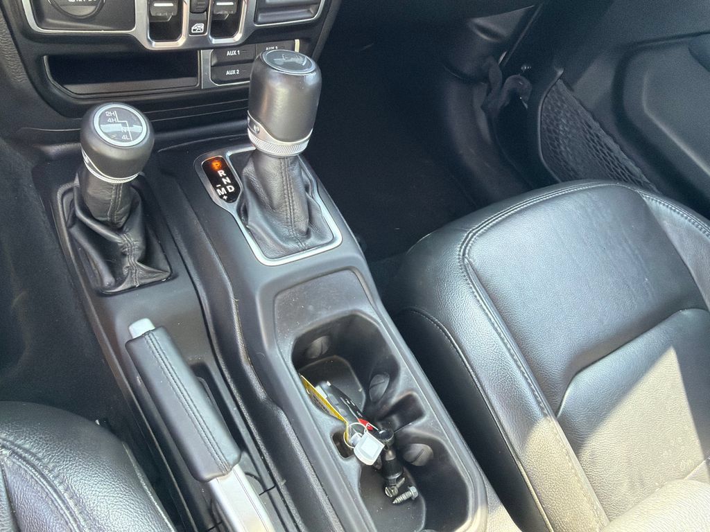 Used 2022 Jeep Wrangler Unlimited Sahara AWD/4WD image 30