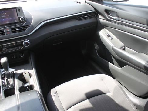 Used 2024 Nissan Altima 2.5 S image 6