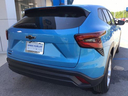 New 2026 Chevrolet Trax LS w/ LS Convenience Package FWD image 6
