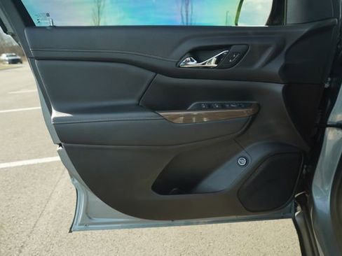 Used 2023 GMC Acadia SLE w/ Driver Convenience Package image 14