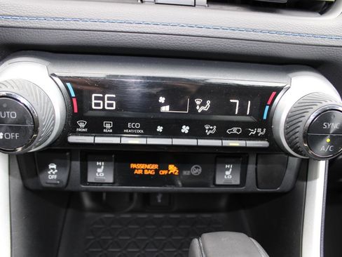 Used 2022 Toyota RAV4 SE image 21