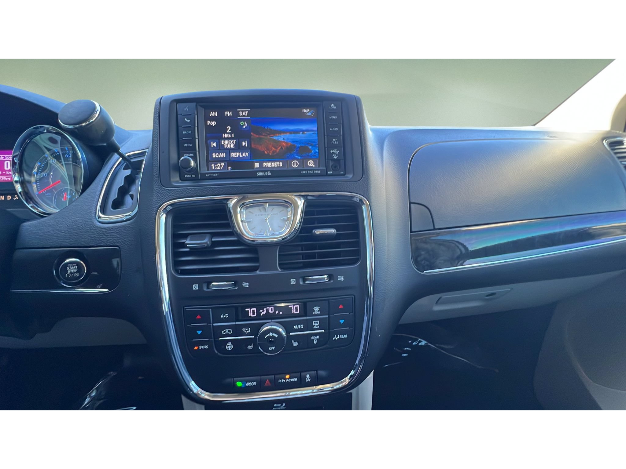 Used 2014 Chrysler Town & Country Touring-L w/ Driver Convenience Group FWD image 17