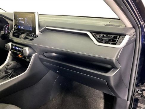 Used 2025 Toyota RAV4 XLE AWD/4WD image 19