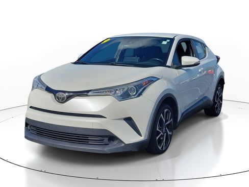 Used 2019 Toyota C-HR XLE FWD image 3