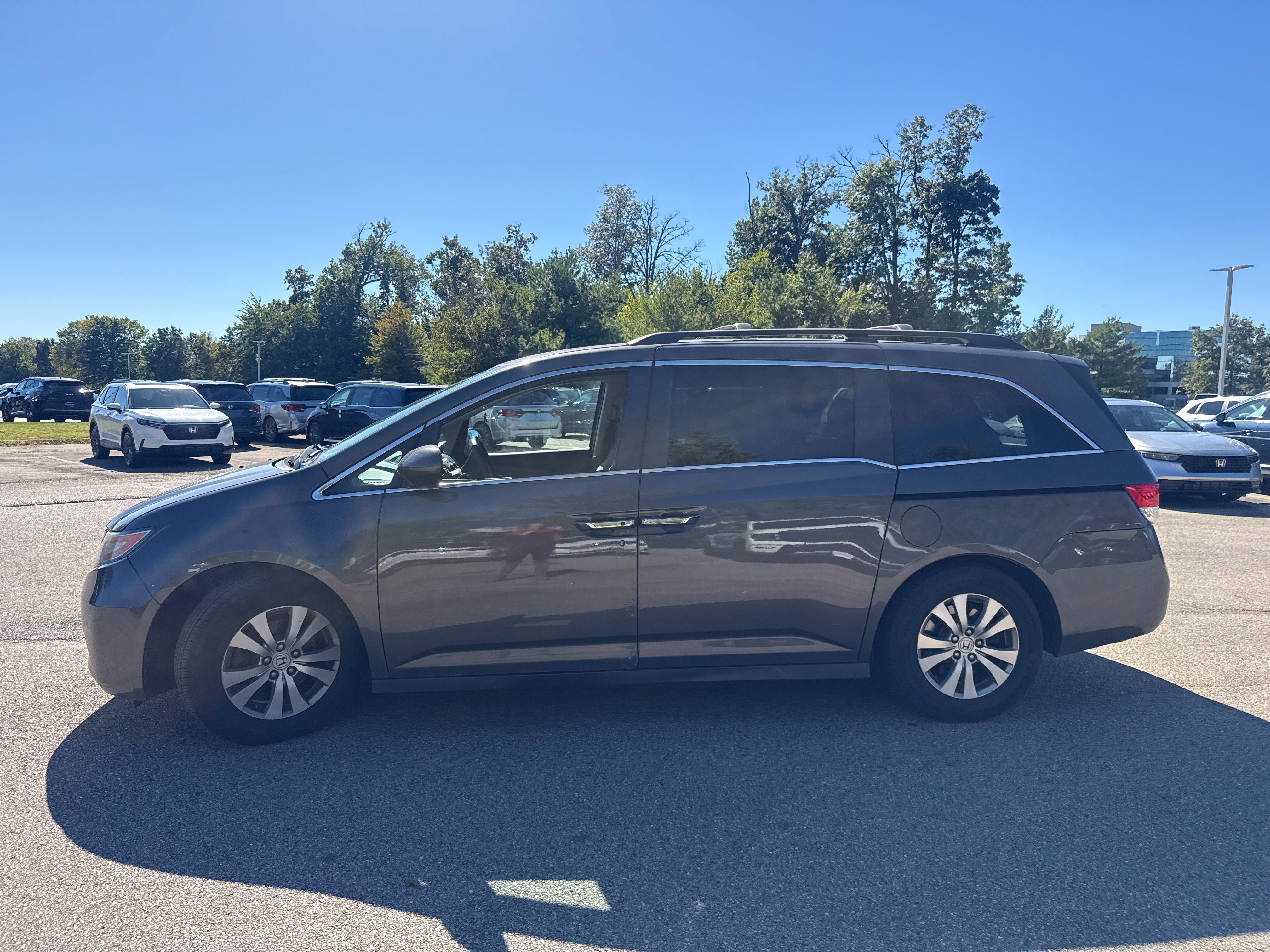 Used 2016 Honda Odyssey SE image 2