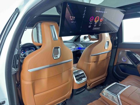 Used 2023 BMW 760i xDrive image 46