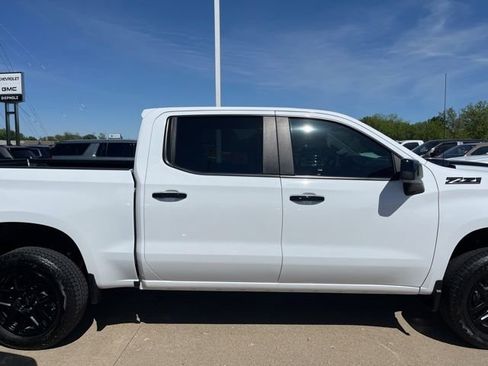 Used 2025 Chevrolet Silverado 1500 LT Trail Boss w/ Convenience Package II AWD/4WD image 4