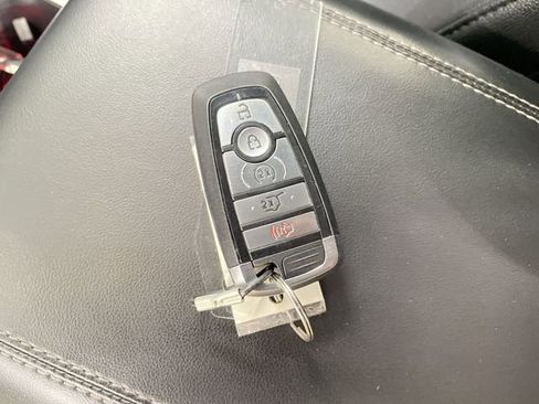 Used 2021 Ford Explorer Limited w/ Hybrid Equipment Group 310A image 34