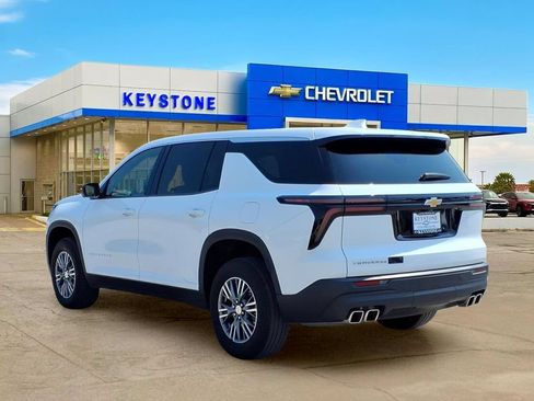 Used 2024 Chevrolet Traverse LS FWD image 5