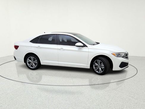 Used 2024 Volkswagen Jetta SE image 6