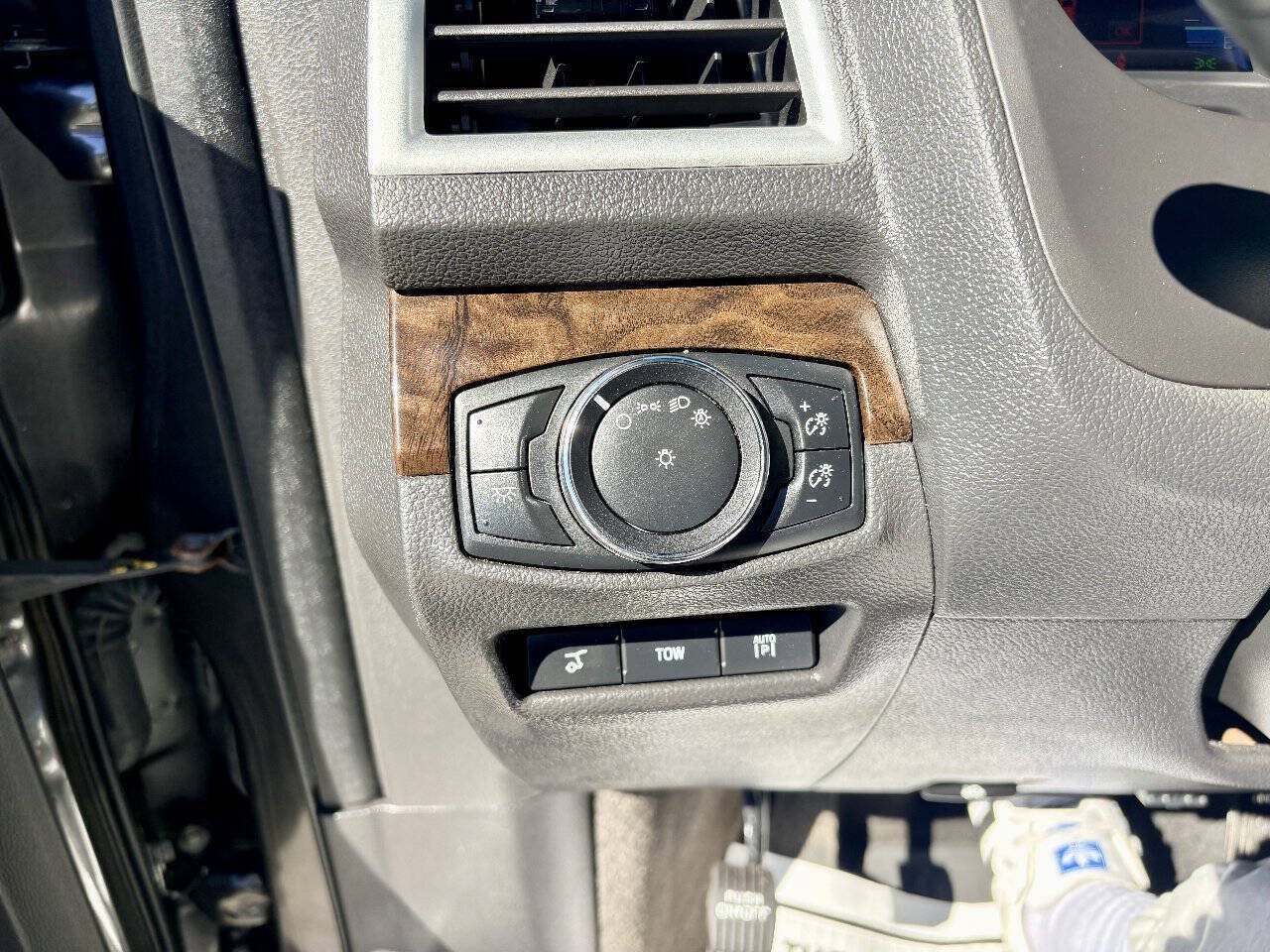 Used 2015 Ford Explorer Limited w/ Equipment Group 302A AWD/4WD image 19