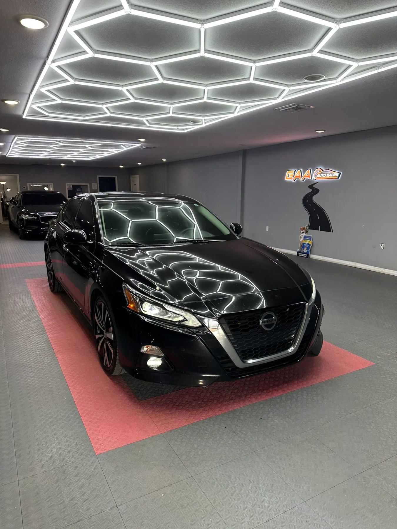 Used 2019 Nissan Altima 2.5 Platinum FWD image 1
