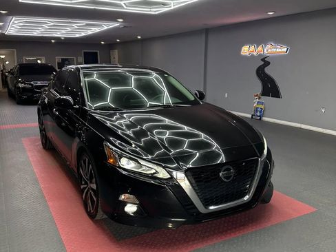 Used 2019 Nissan Altima 2.5 Platinum FWD image 1
